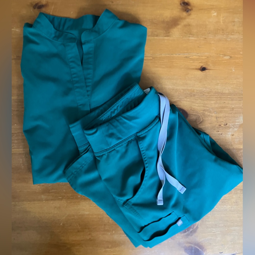 Figs Women’s Scrubs Set, Hunter Green, Small
